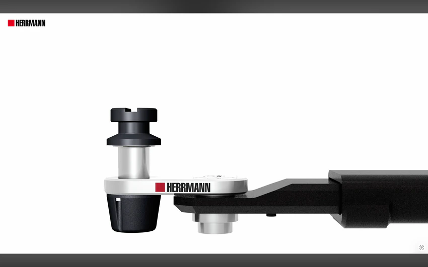 Technische Produktanimation des HERRMANN pushAdapters vor hellem Hintergrund.